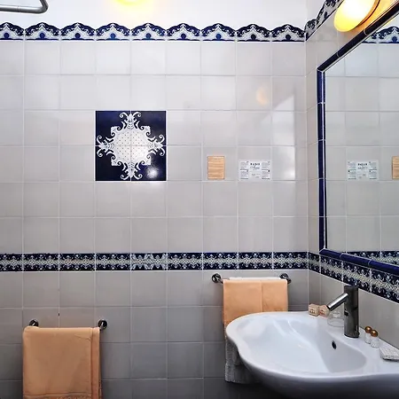 Aura Hotel 3*