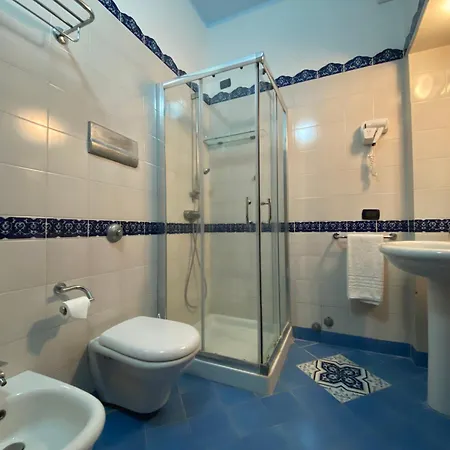 Aura Hotel 3*