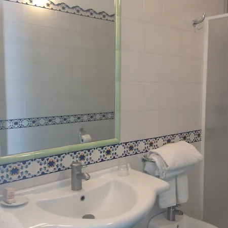 Aura Hotel 3*