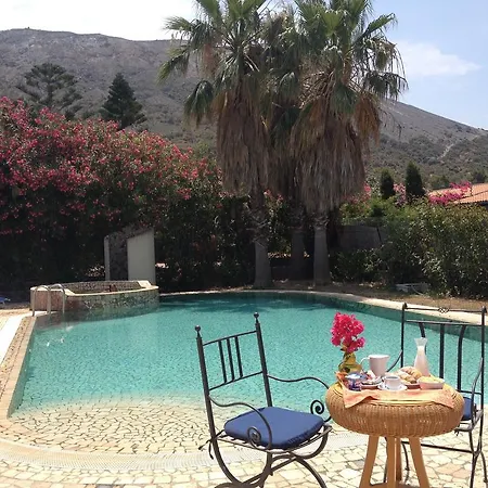 Hotel Aura 3*